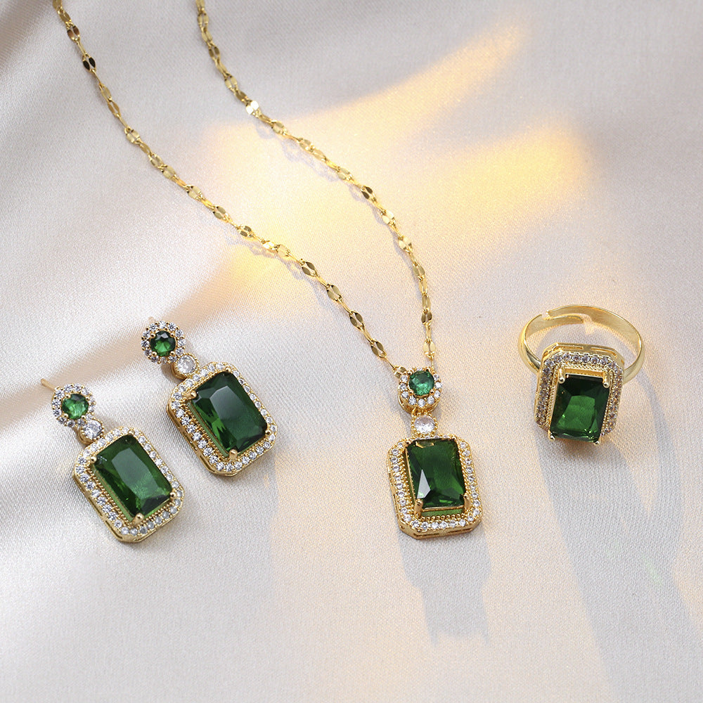 Vintage Emerald Green Crystal Jewelry Set Gold‑Toned Necklace Earrings Ring